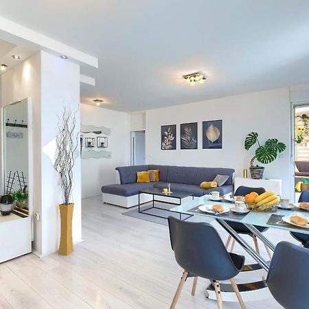 Seny Gold Lägenhet Pula Exteriör bild