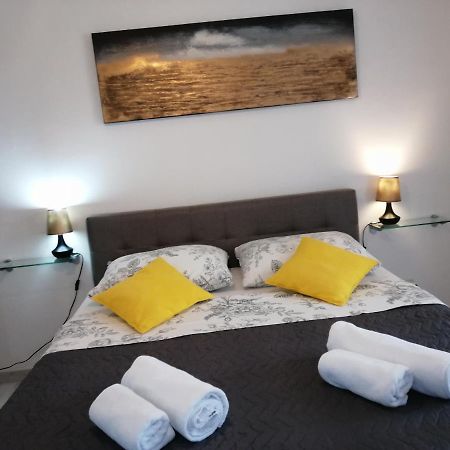 Seny Gold Lägenhet Pula Exteriör bild