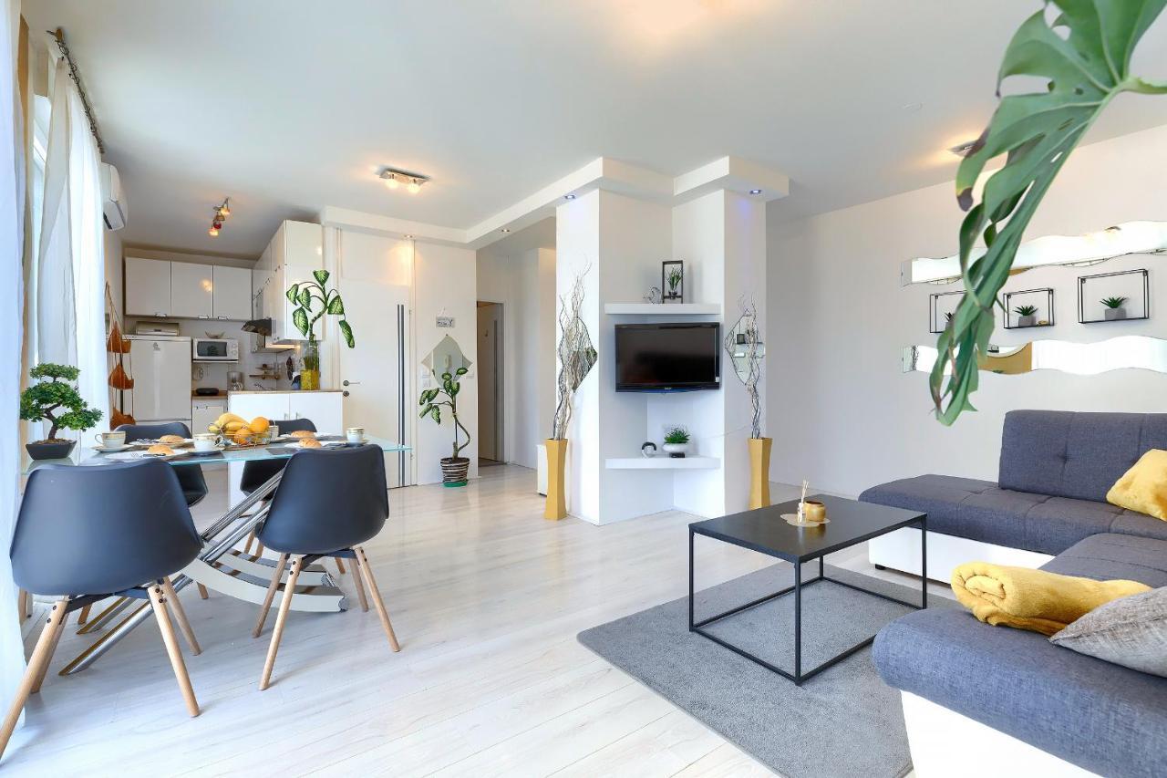 Seny Gold Lägenhet Pula Exteriör bild