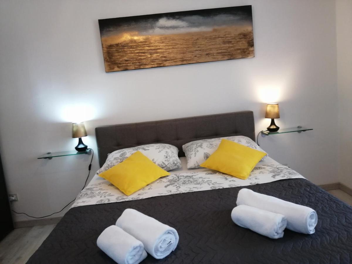 Seny Gold Lägenhet Pula Exteriör bild